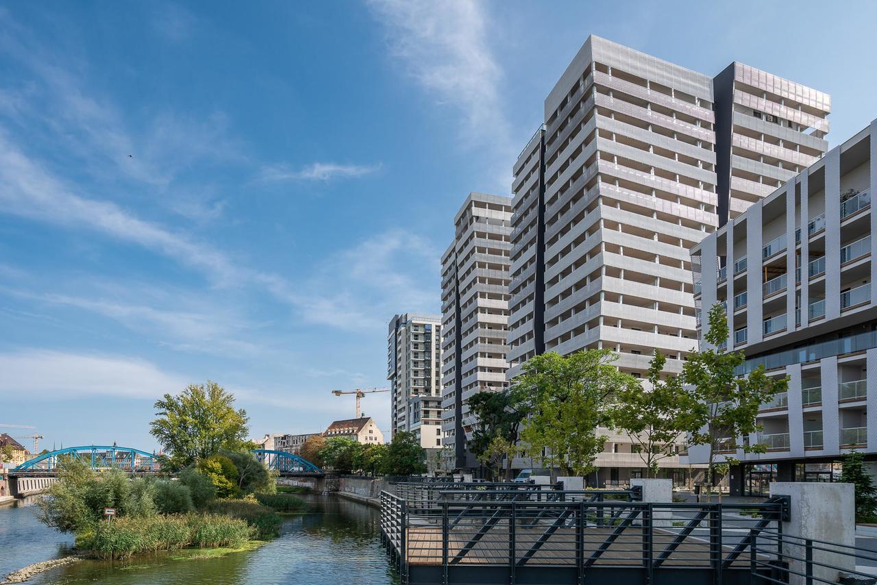 Rentplanet - Apartamenty Atal Tower - Wroclaw — Photos 3